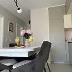 Bozur-a Modern And Comfy Place For 3 Persons דירה זאדאר