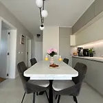דירה Bozur-a Modern And Comfy Place For 3 Persons זאדאר