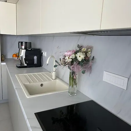 Bozur-a Modern And Comfy Place Apartament