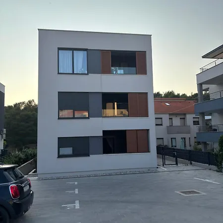 Apartment Bozur-a Modern And Comfy Place For 3 Persons