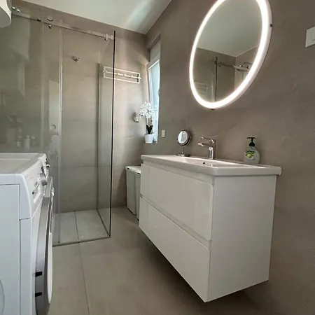 Bozur-a Modern And Comfy Place For 3 Persons